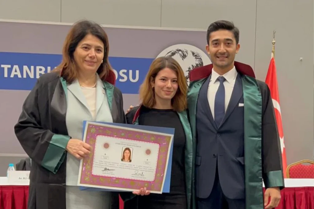 Ceremonia de Graduación - Nueva Abogada en el Equipo